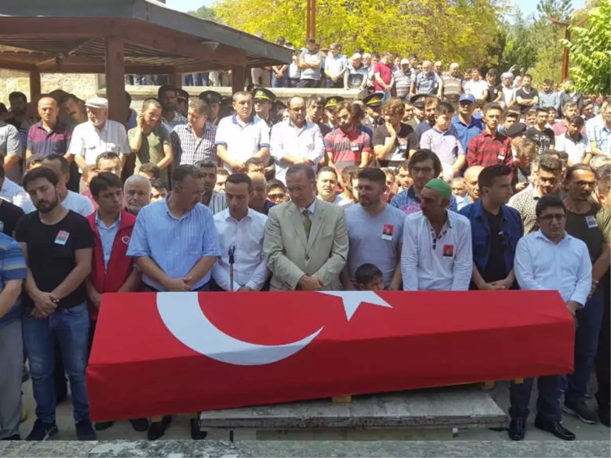 Trafik Kazasında Hayatını Kaybeden Uzman Erbaş Özgen Son Yolcuğuna Uğurlandı