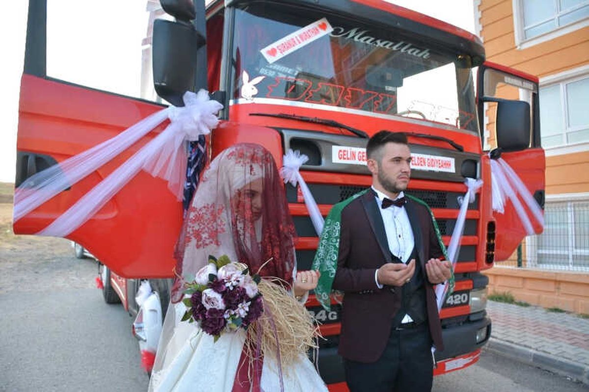 Uzman Çavuş Damada ve Geline Tır Sürprizi