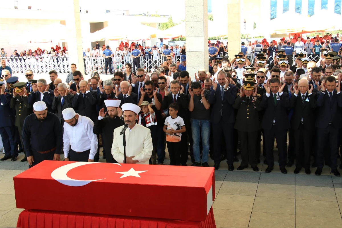 Ankara Şehidini Uğurladı