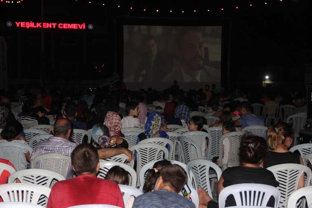 Avcılar\'da Açık Hava Sinema Keyfi