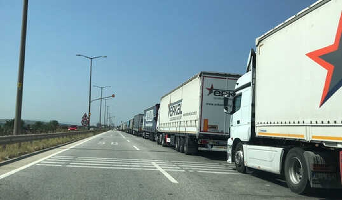Avrupa\'ya Açılan Kapılarda Kilometrelerce Kuyruk