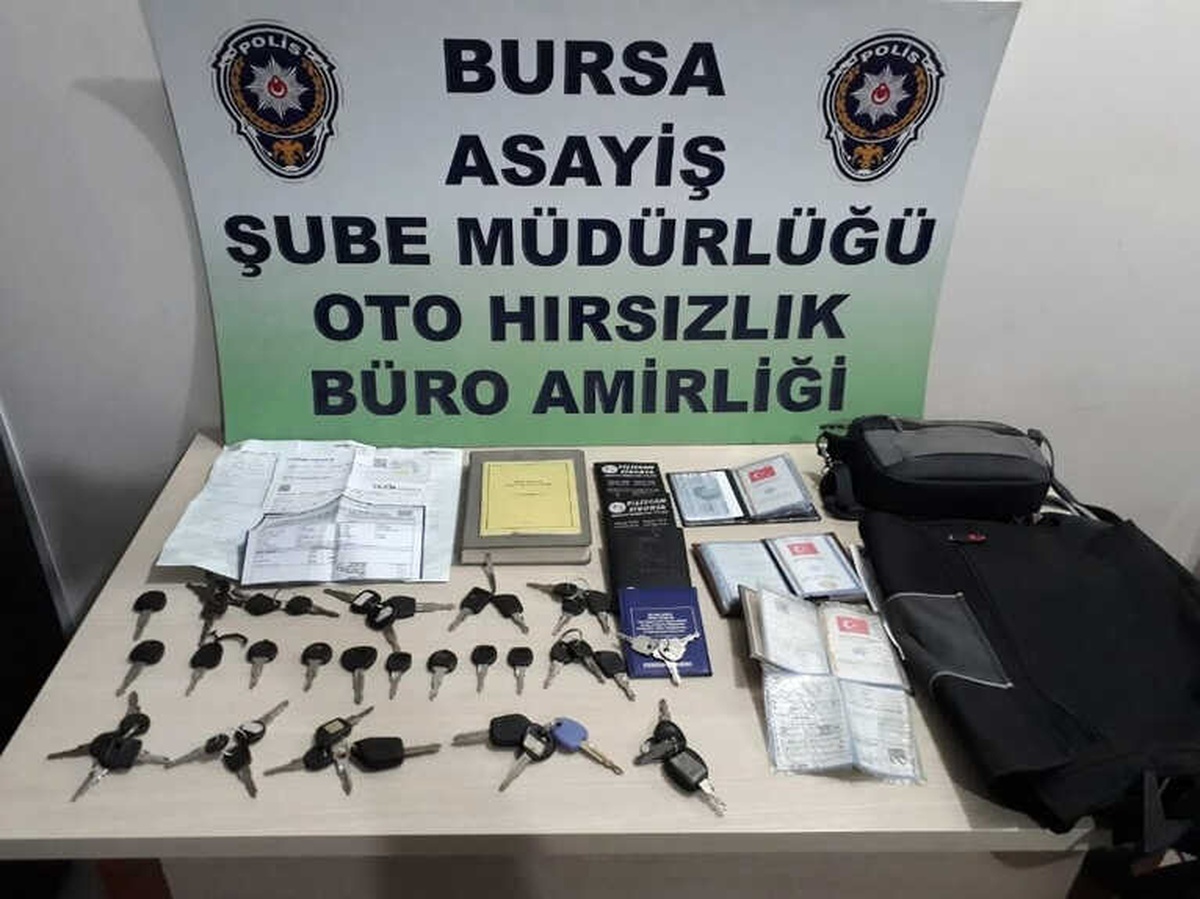 Azılı Otomobil Hırsızları Tutuklandı