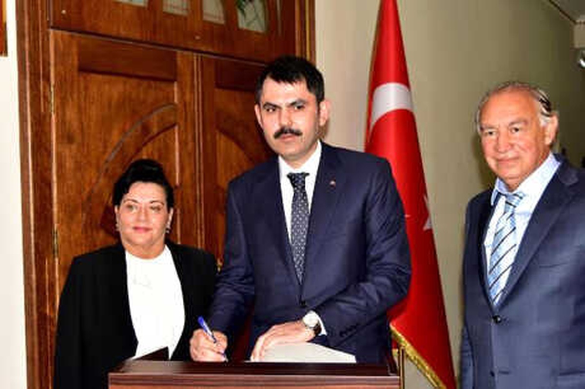 Bakan Kurum: Foça\'daki Kirlilik Kontrol Altında