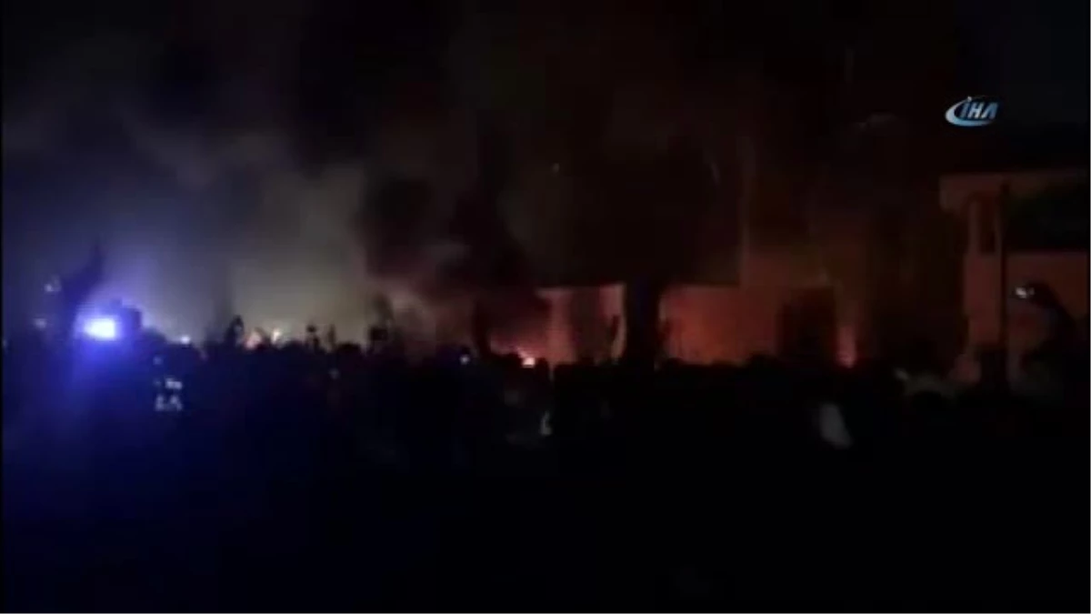 Basra\'da Protestolar Artıyor, Valilik Bahçesi Ateşe Verildi