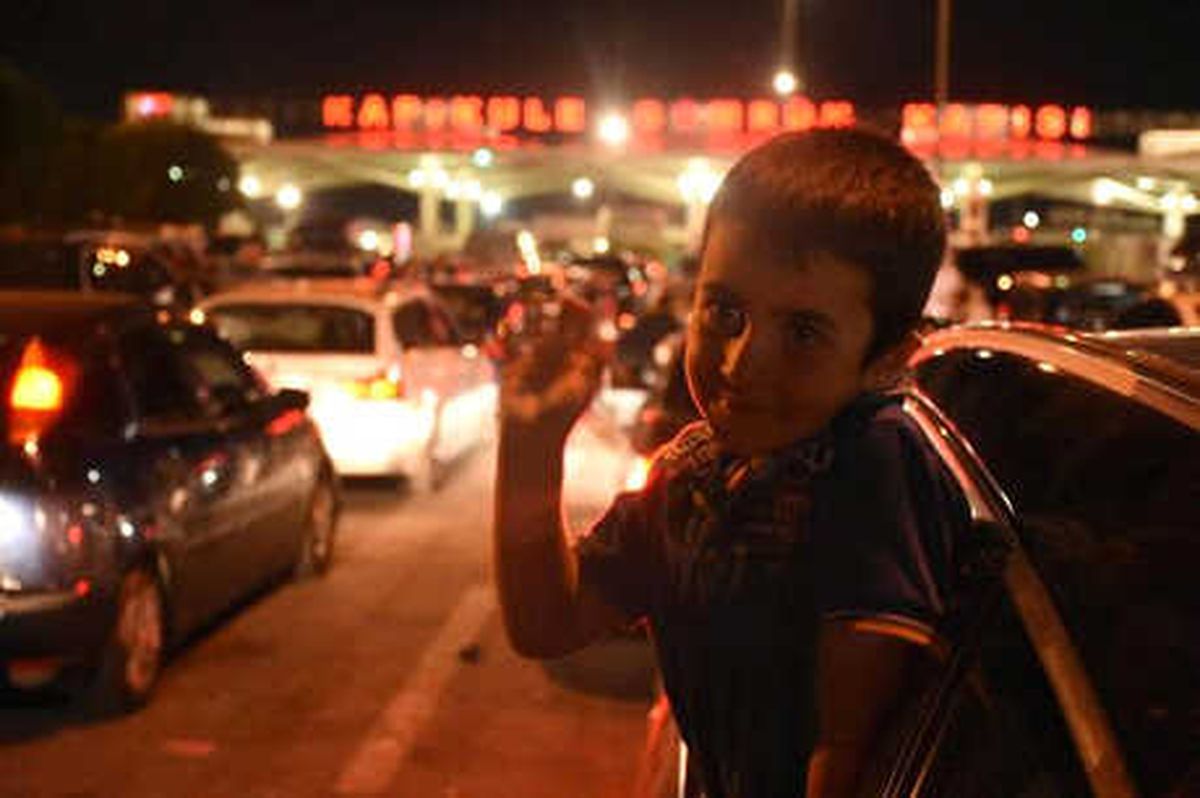 Gurbetçilerin Dönüşü Sürüyor; Kapıkule\'de 6 Kilometrelik Araç Kuyruğu (2)