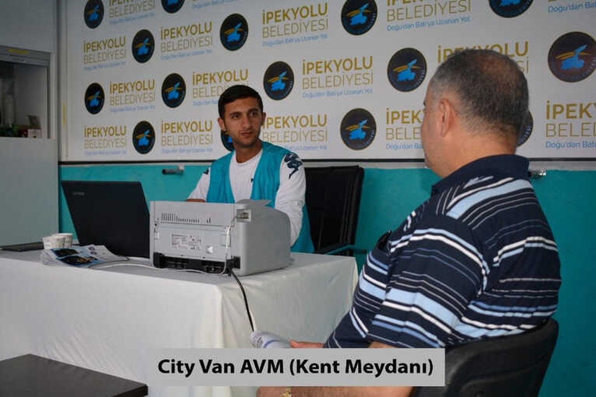 İpekyolu Belediyesi\'nin "Mobil İpek Masa Hizmet Aracı" Hizmette