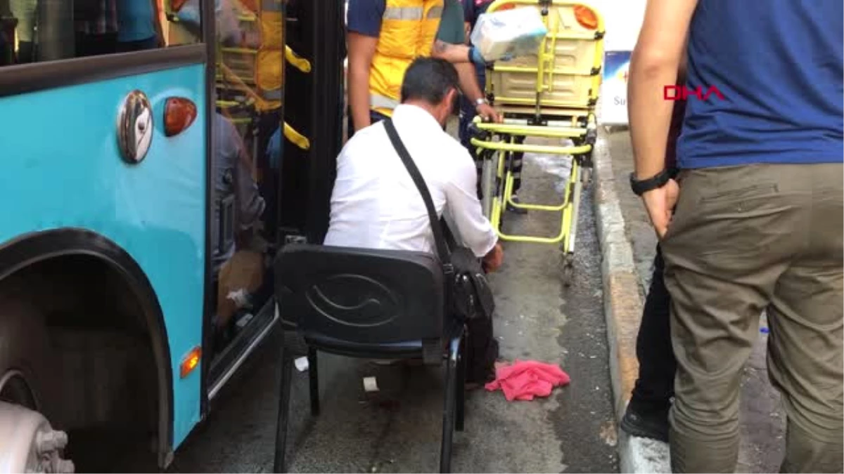 İstanbul- Beyoğlu\'nda Akbil Basmasını İsteyen Otobüs Şoförünü Bıçakladılar