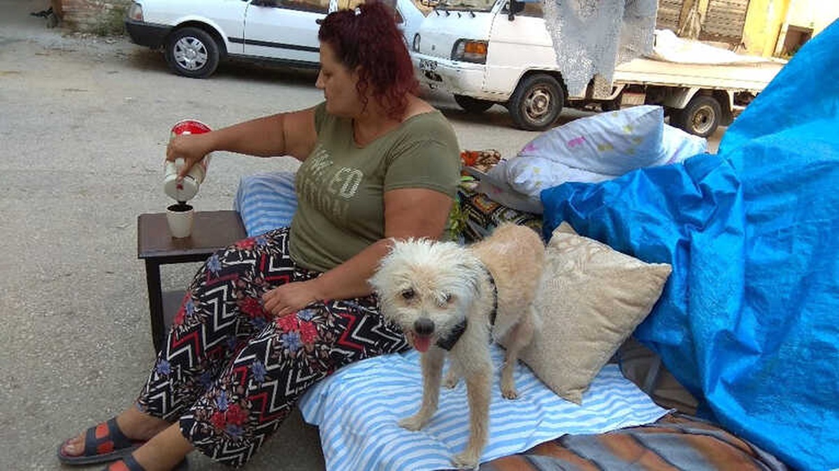 Kan Kanseri Anne ve Obez Kızının Sokakta Hayatta Kalma Mücadelesi