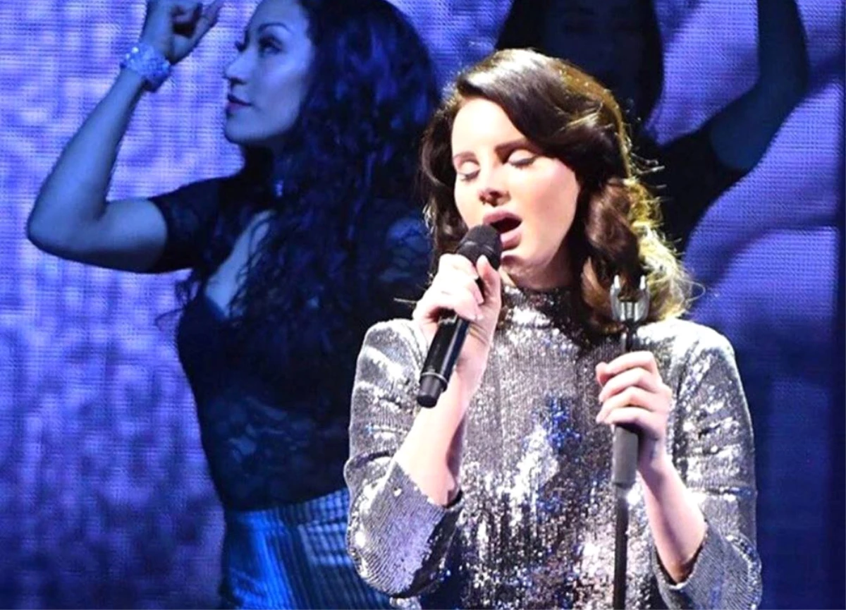 Lana Del Rey İsrail Şovunu Askıya Aldı