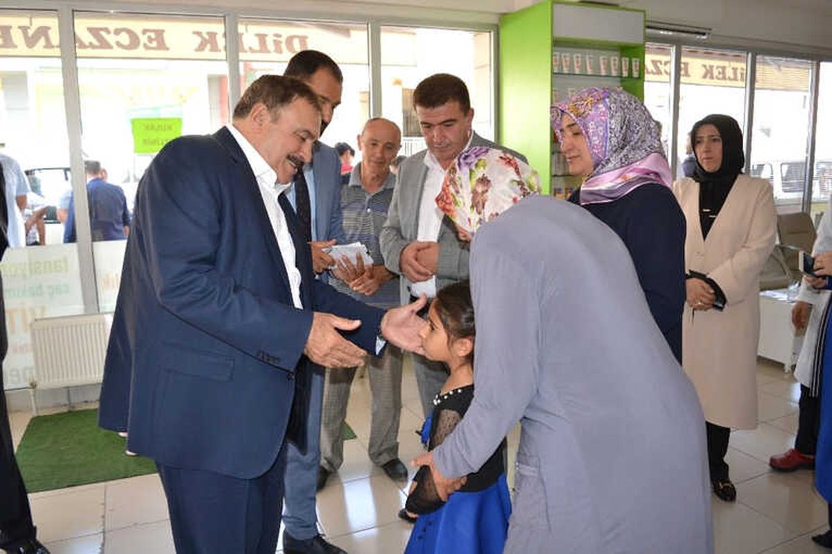 Milletvekili Eroğlu\'ndan Baba Ocağı Şuhut\'ta Esnaf Ziyareti
