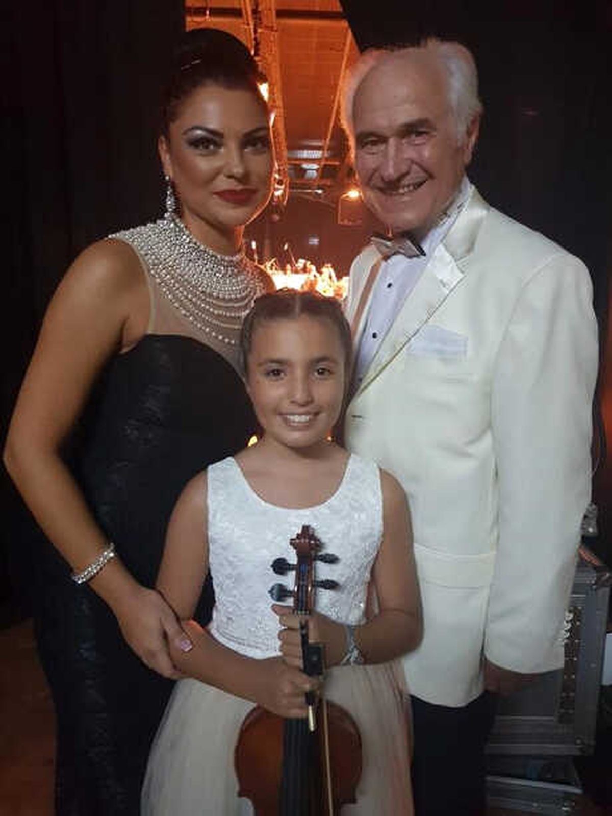 Minik Elif, Ünlü Bestecinin Eserlerini Kemanıyla Seslendirdi