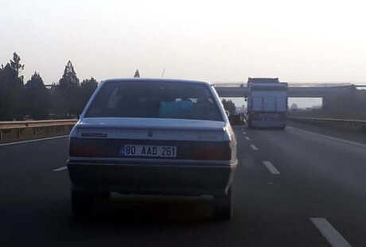 Otomobille Tuhaf Yolculuk