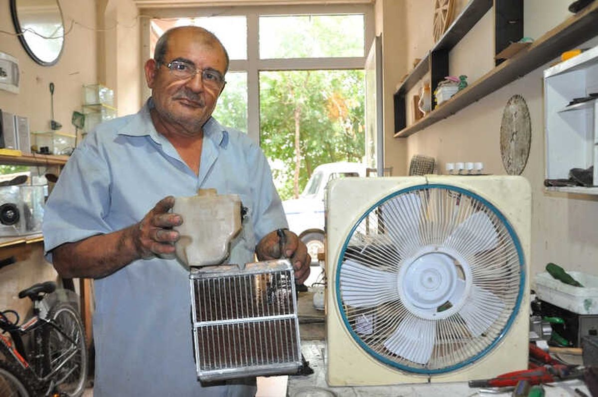 Sıcaktan Bunaldı, Otomobil Radyatörüyle Vantilatörü Birleştirerek Klima Yaptı