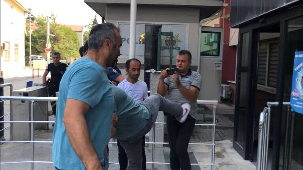 Yakalanan Cezaevi Firarisinden Basın Mensubuna Tekmeli Saldırı