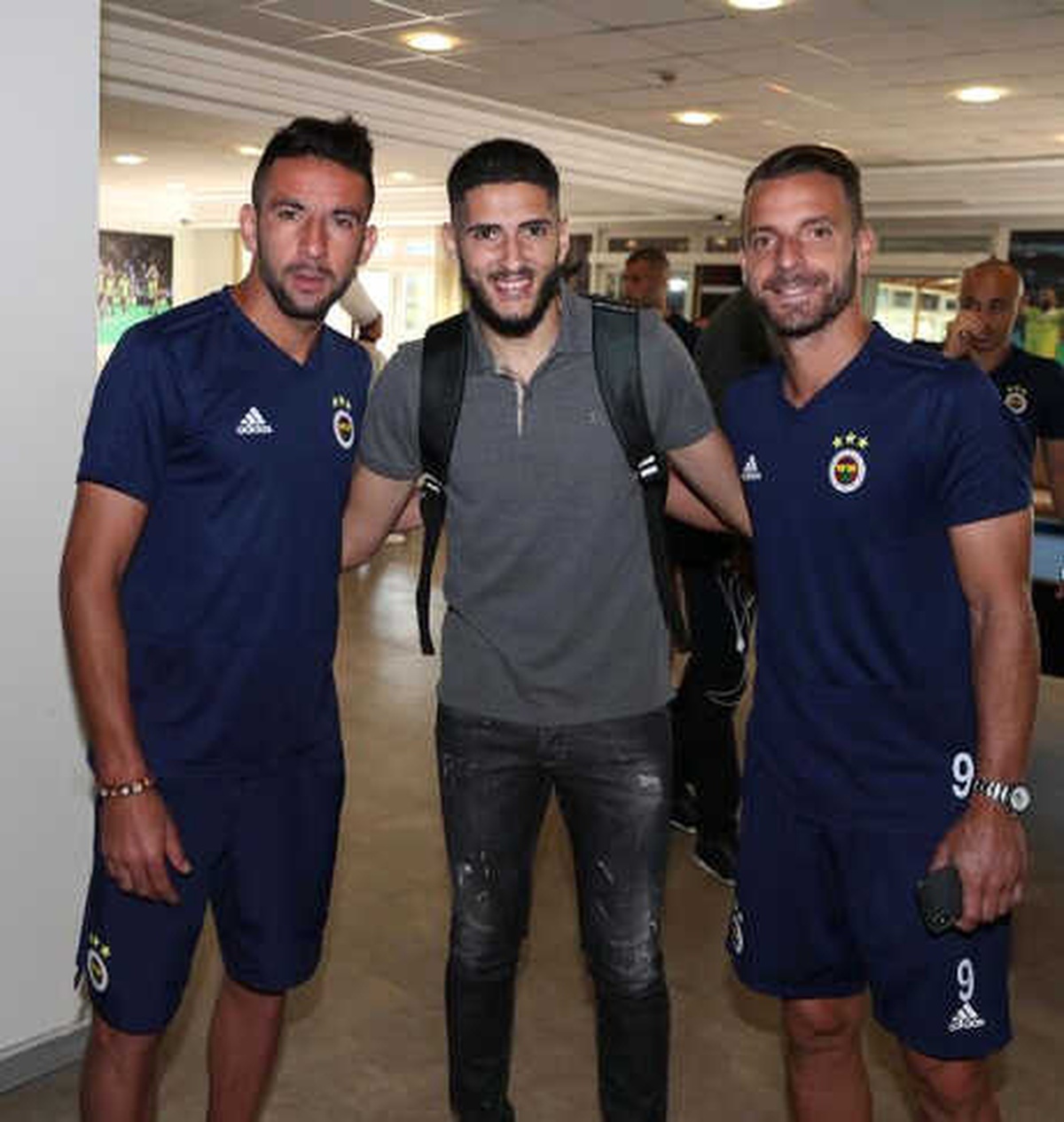 Yassine Benzia Takım Arkadaşlarıyla Tanıştı