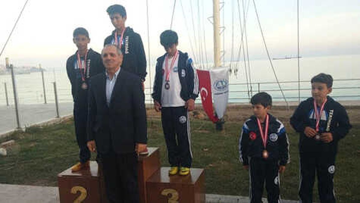 Yunanistan\'da Türk Bayrağını Dalgalandırmak İstiyor