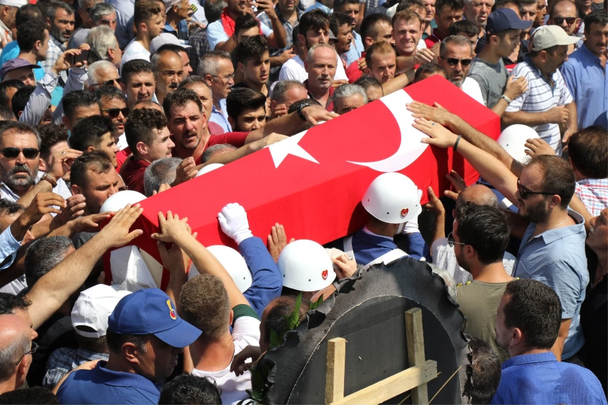 Zonguldak\'ta Şehidi On Binler Uğurladı