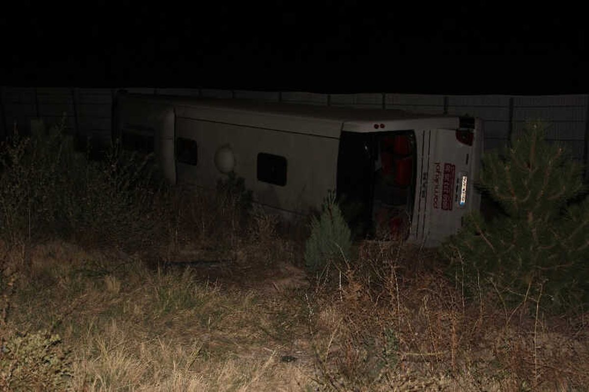Afyonkarahisar\'da Otobüs Kaza Yaptı: 2 Ölü, 30 Yaralı