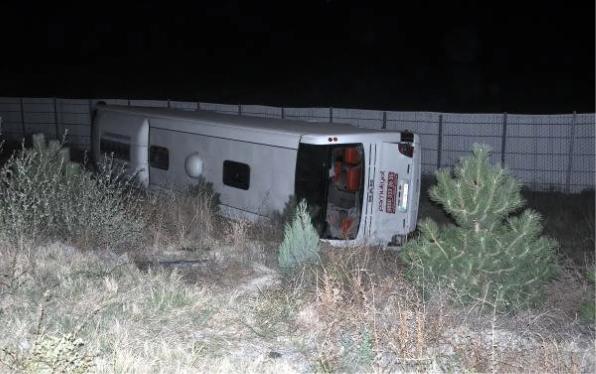 Afyonkarahisar\'da Yolcu Otobüsü Devrildi: 2 Ölü, 32 Yaralı