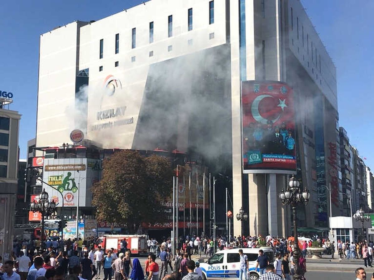 Ankara\'da Avm\'de Korkutan Yangın