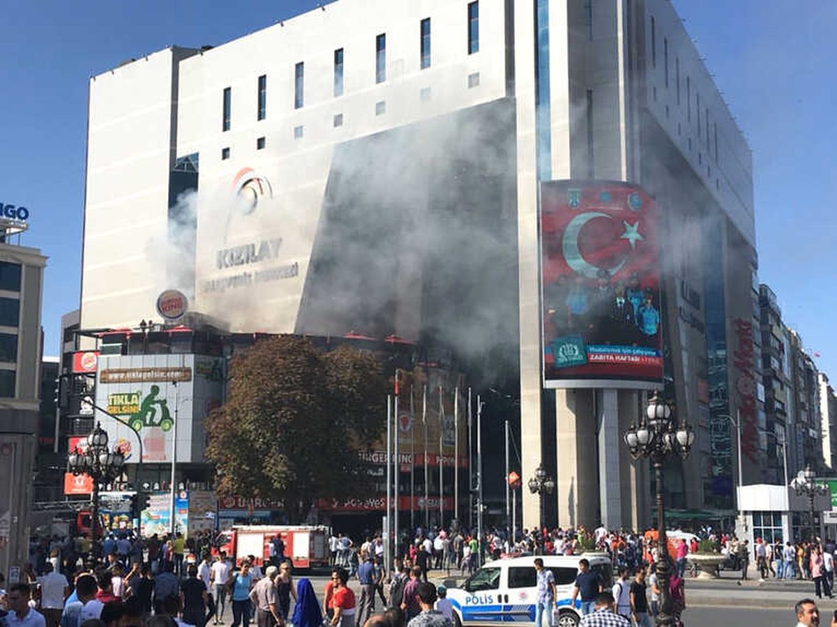 Ankara\'da Avm\'de Korkutan Yangın