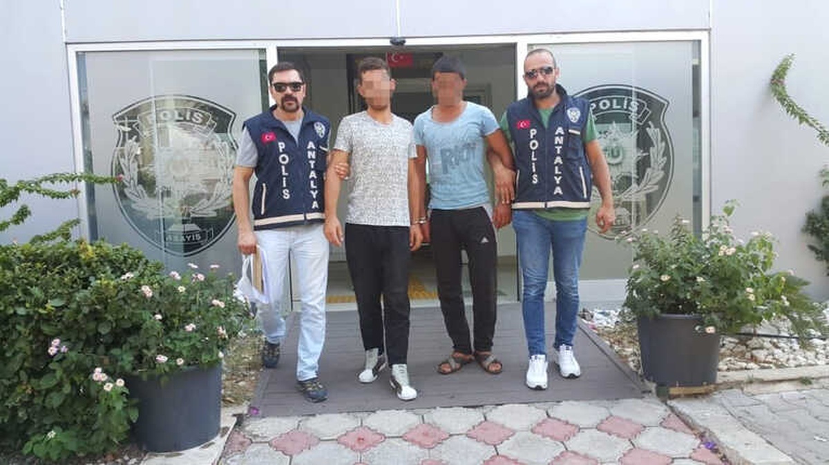 Antalya\'da İş Yerinden Hırsızlık Yapan 2 Kişi Gözaltına Alındı