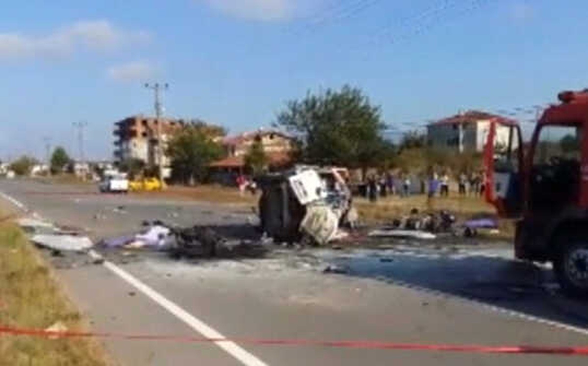 Otomobil Motosikletli Gruba Çarptı: 8 Ölü