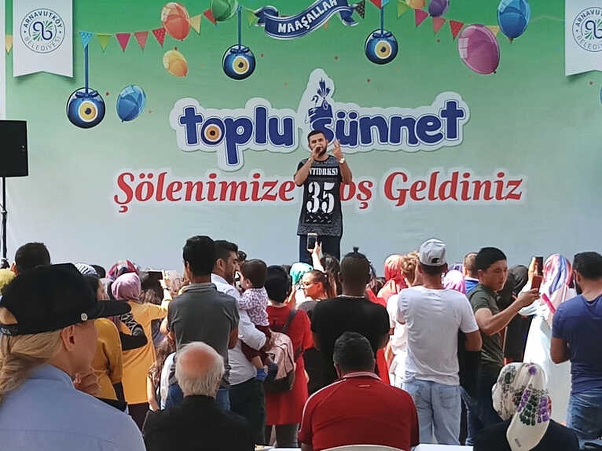 Arnavutköy\'de Yüzlerce Çocuk Erkekliğe İlk Adımını Attı