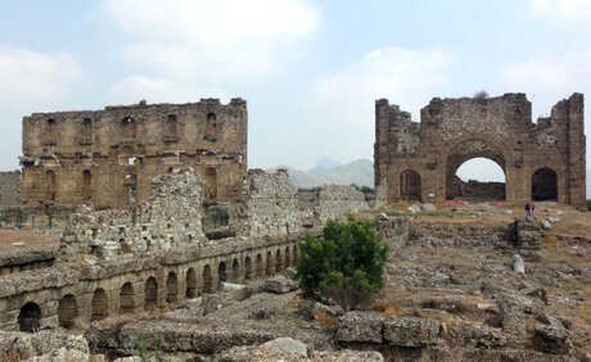 Aspendos\'ta \'Beyaz Mermer\' Hatasından Ders Çıkarıldı