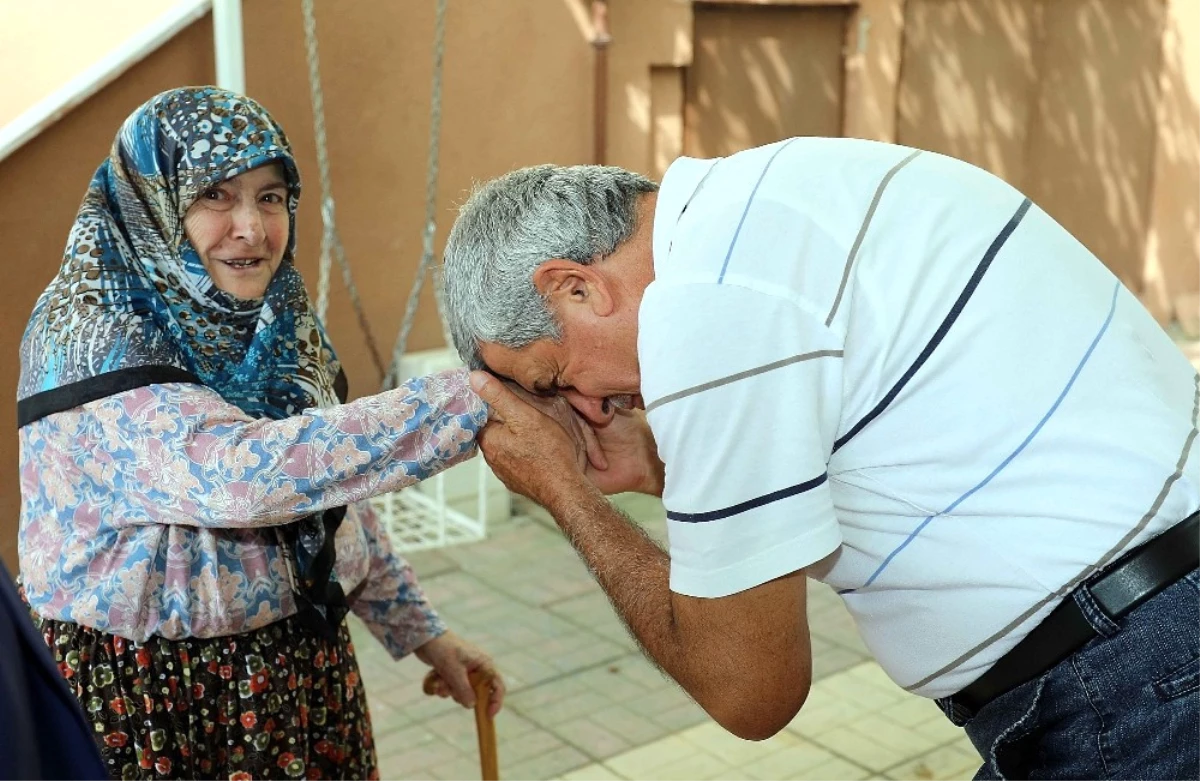 Başkan Karaosmanoğlu\'ndan Köy Ziyareti