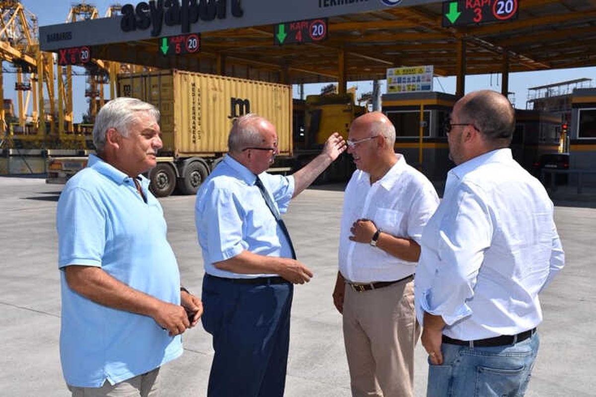 Başkanlar, Türkiye\'nin En Büyük Limanında İncelmelerde Bulundu