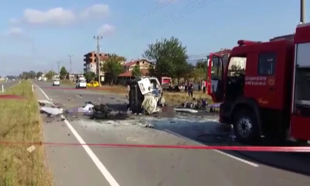 Sakarya'da Katliam Gibi Kaza! Hafif Ticari AraÃ§, Motosikletli Gruba ÃarptÄ±: 8 ÃlÃ¼ ile ilgili gÃ¶rsel sonucu