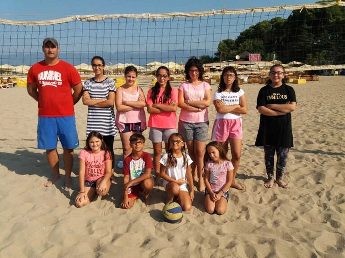 Burhaniye\'de Plajda Voleyyol Kursu