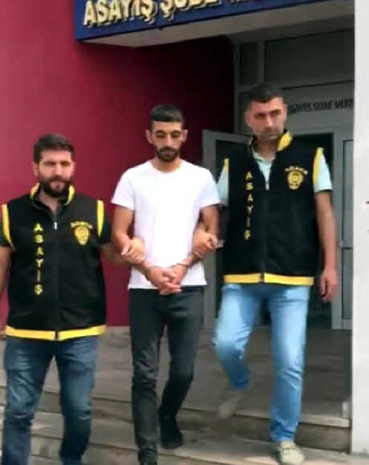 Cezaevi Firarisi, Evinin Çatısında Yakalandı