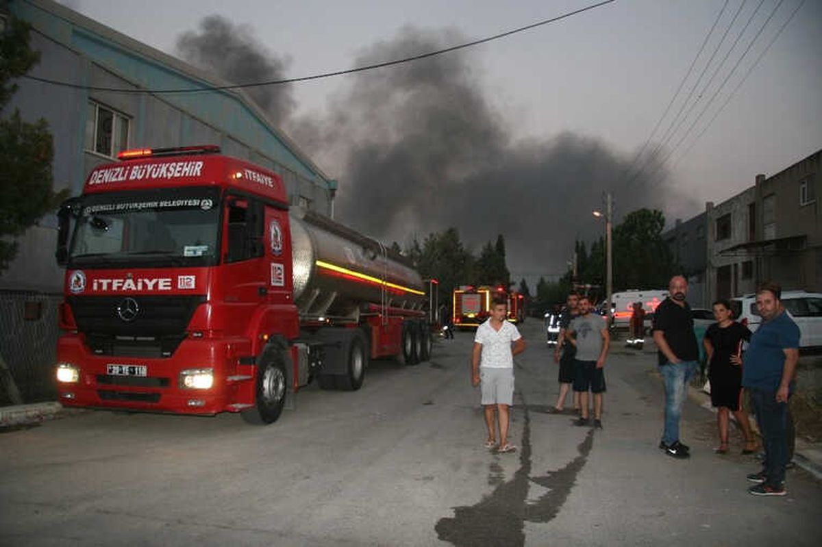 Denizli\'deki Depo Yangını Kontrol Altına Alındı