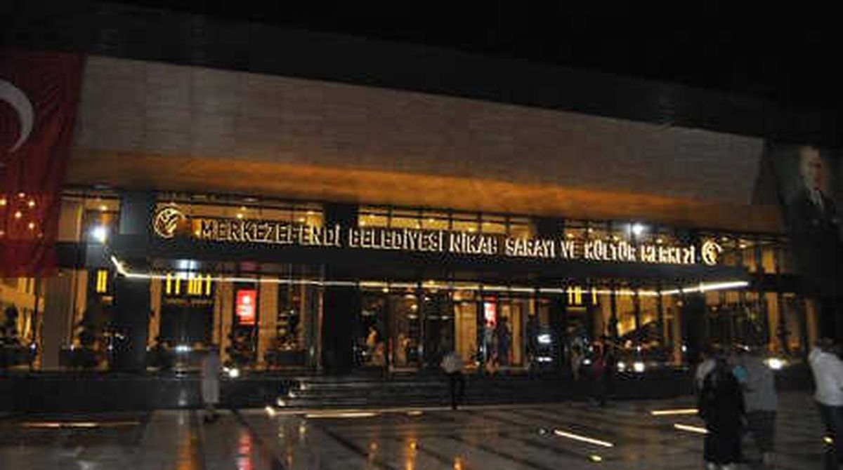 Ferhat Göçer, Açılışta Konser Verdi
