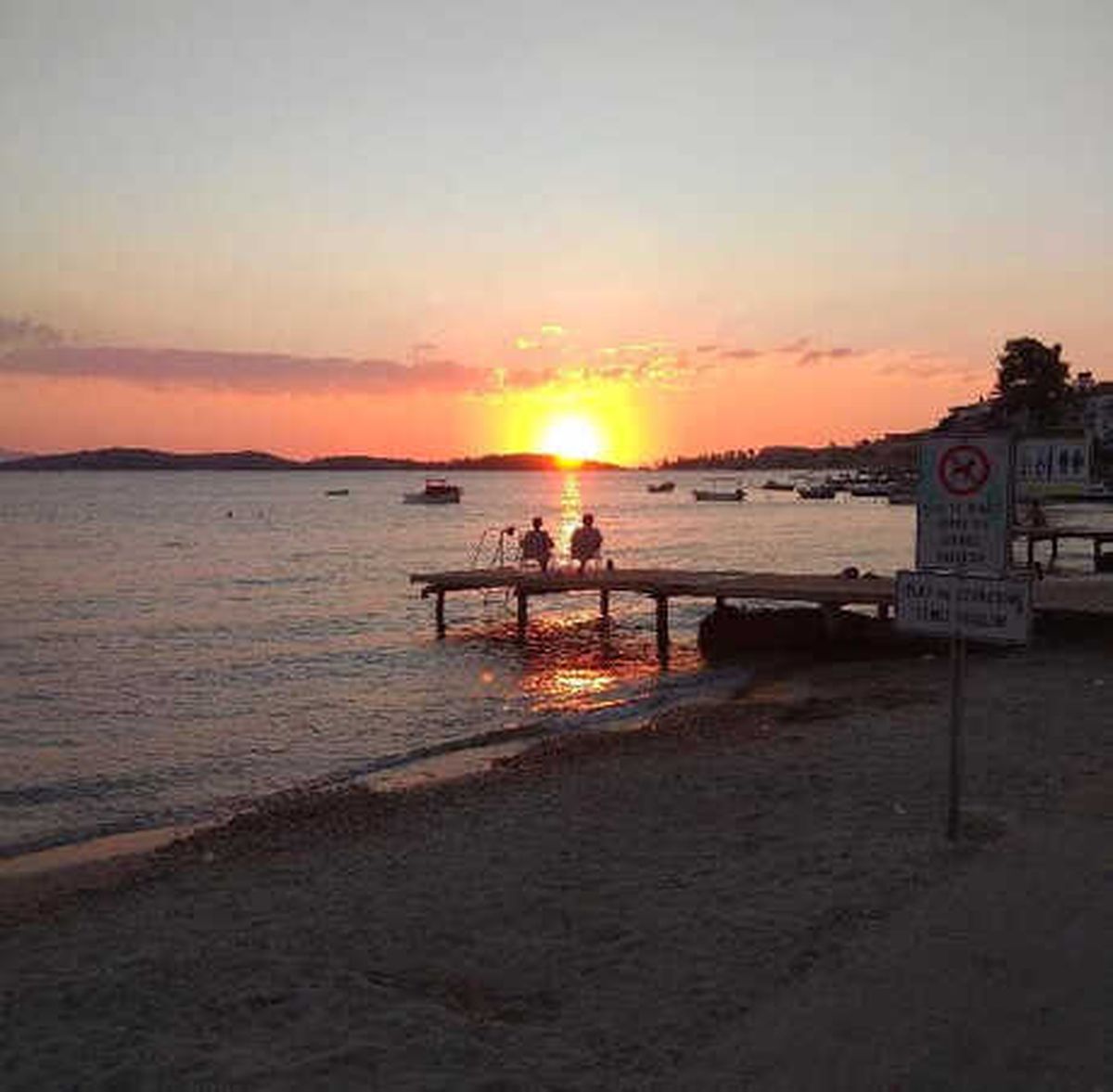 Foça\'da Deniz Yüzeyindeki Kaba Pislik Temizlendi, Yüz Kişilik Ekip Çalışmaları Sürdürüyor