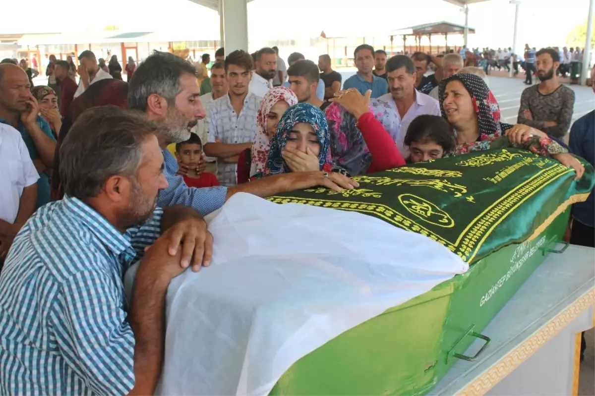 Gaziantep\'teki Kazada Ölenler Son Yolculuklarına Uğurlanıyor