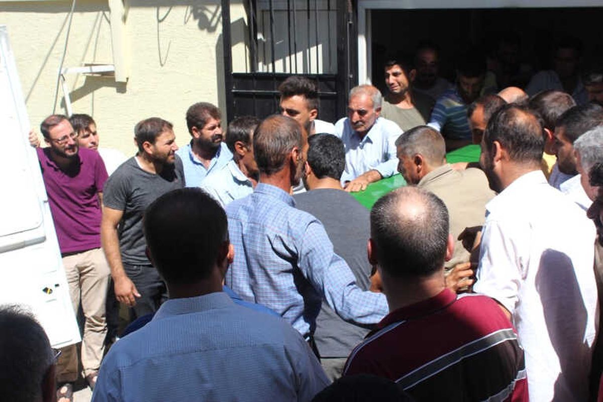 Gaziantep\'teki Kazada Ölenlerin Cenazeleri Ailelerine Teslim Ediliyor