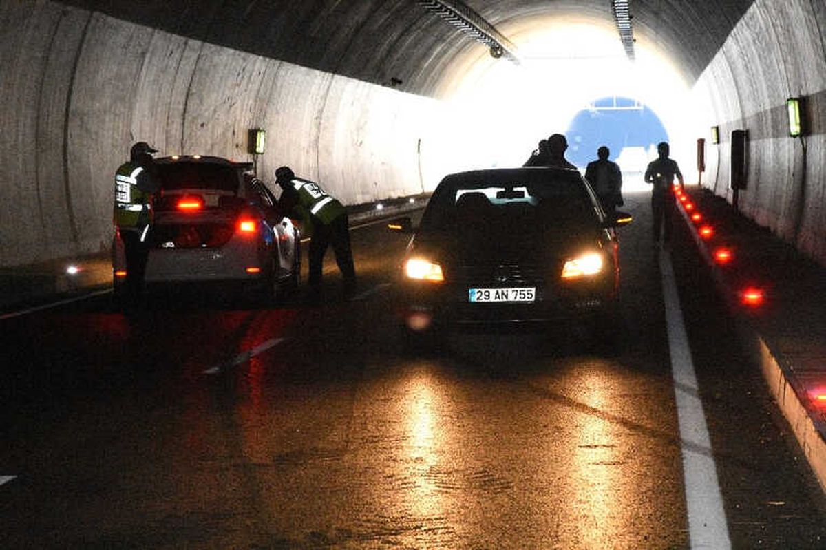 Gümüşhane Çevre Yolu Tünelinde Kaza: 2 Ölü, 1 Yaralı