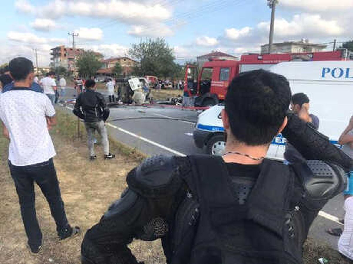 Hafif Ticari Araç, İki Motosiklete Çarpıp Devrildi: 7 Ölü, 3 Yaralı (2)- Yeniden