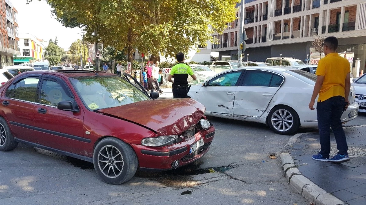 İki Araç Çarpıştı, Bir Çocuk Yaralandı