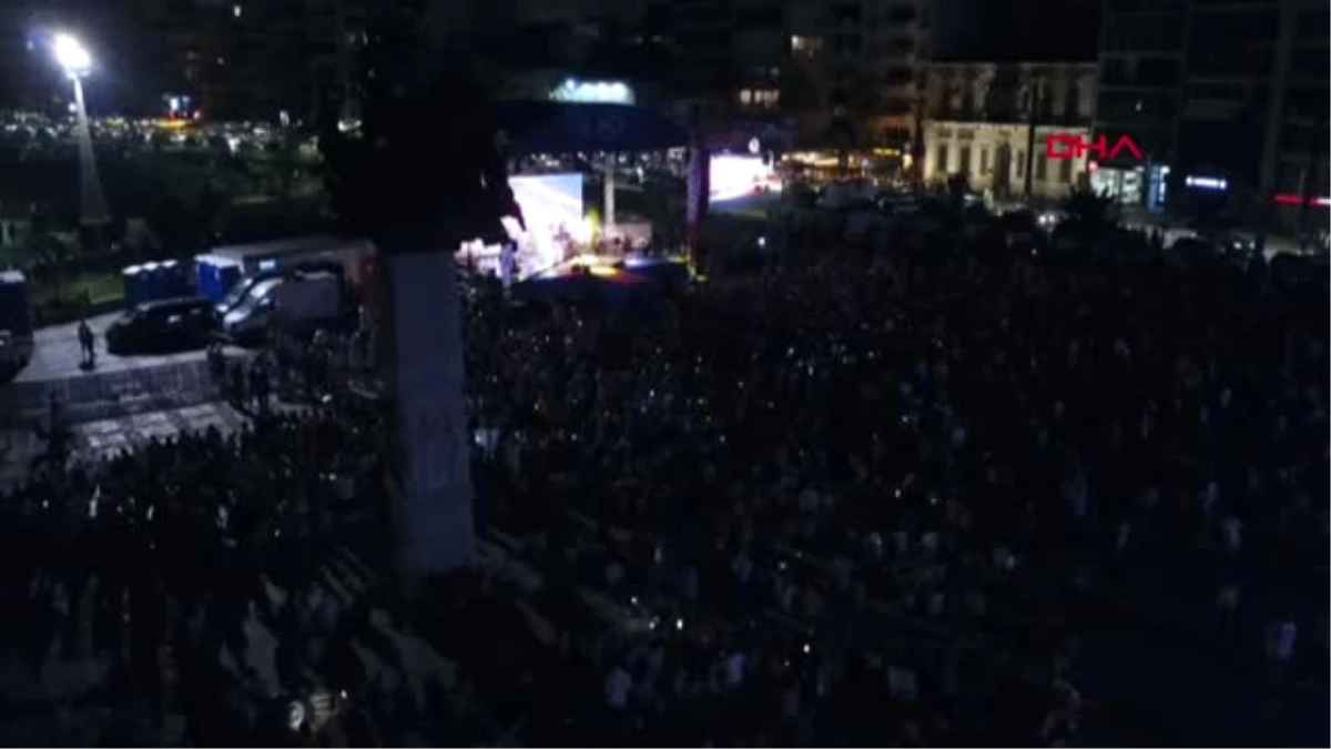 İzmir Barış Şarkılarıyla Yankılandı Hd