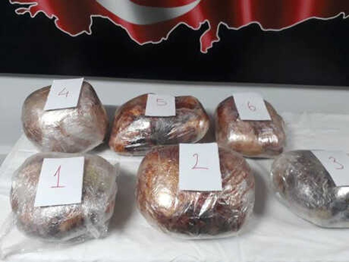 Kendini Jandarma Olarak Tanıttı, Otomobilinde 21,5 Kilo Esrar Ele Geçirildi