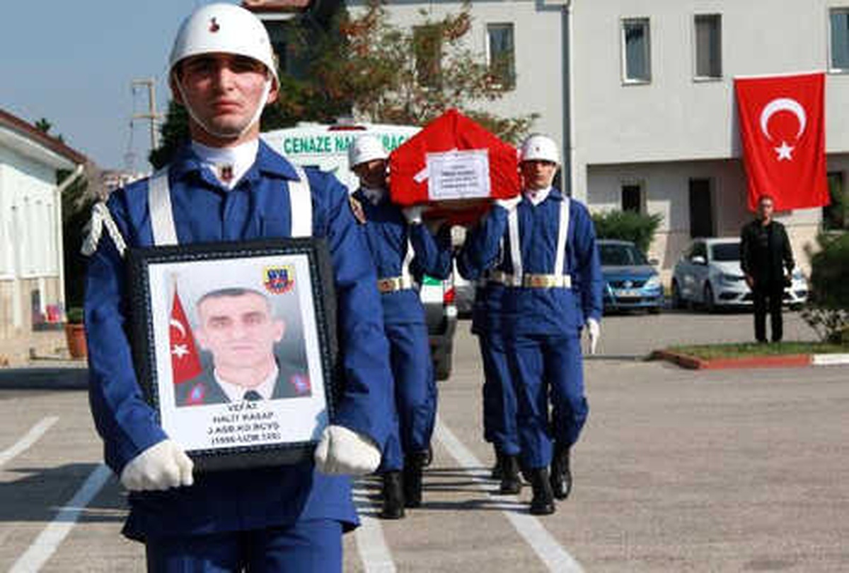 Makamında Kalp Krizinden Yaşamını Yitiren Komutan Törenle Uğurlandı