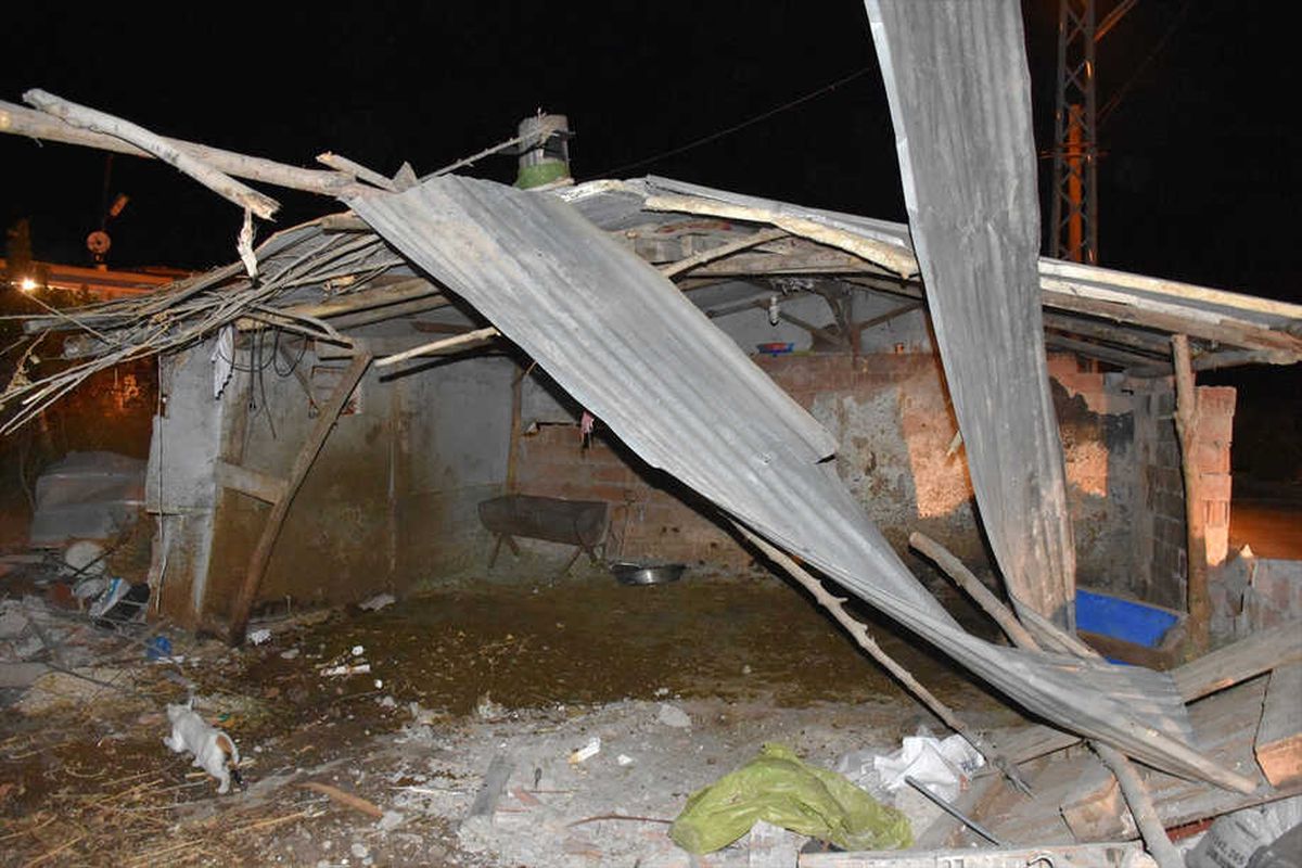 Malatya\'da Kontrolden Çıkan Kepçe Evin Bahçesine Girdi: 1 Ölü, 3 Yaralı