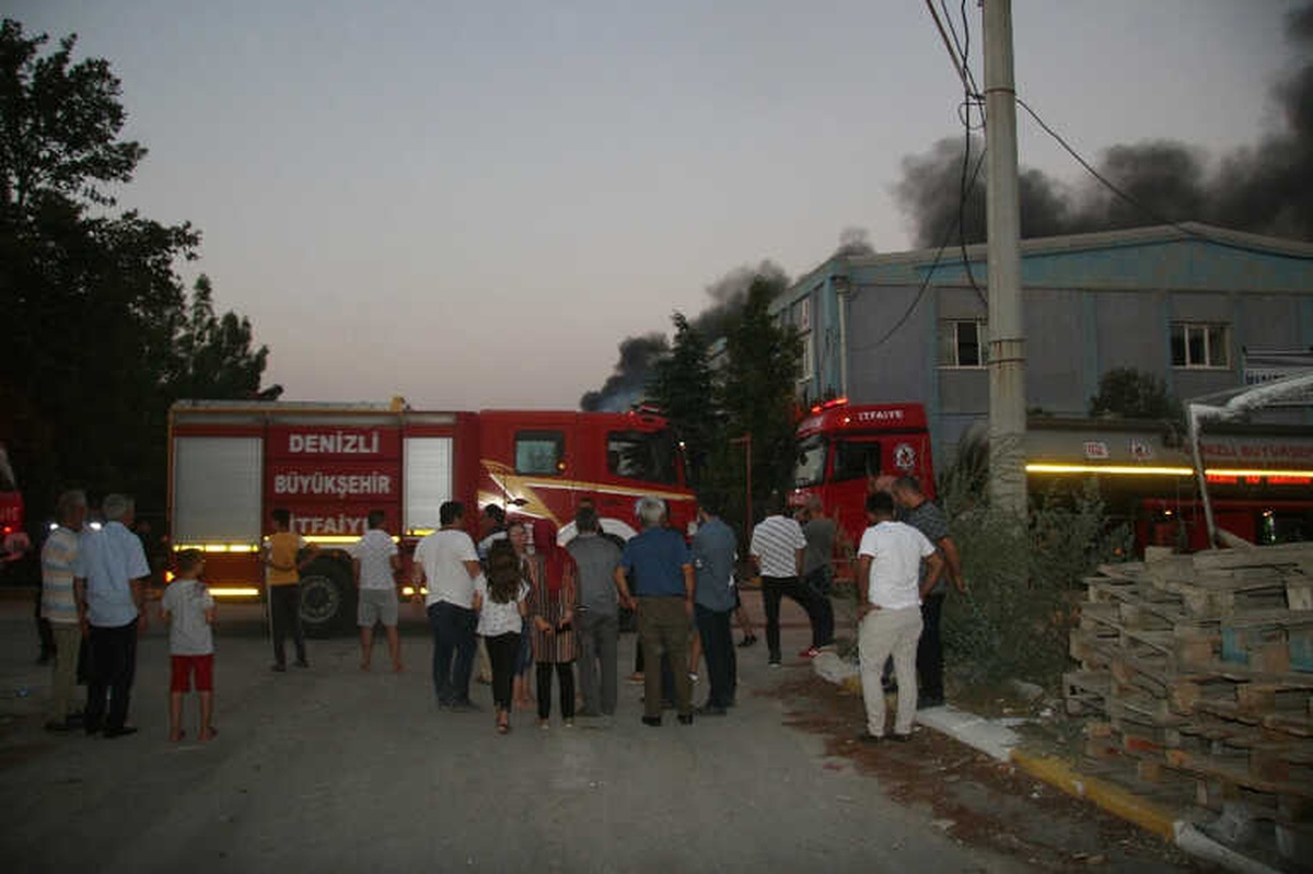 Nakliye Deposundaki Yangın Söndürüldü