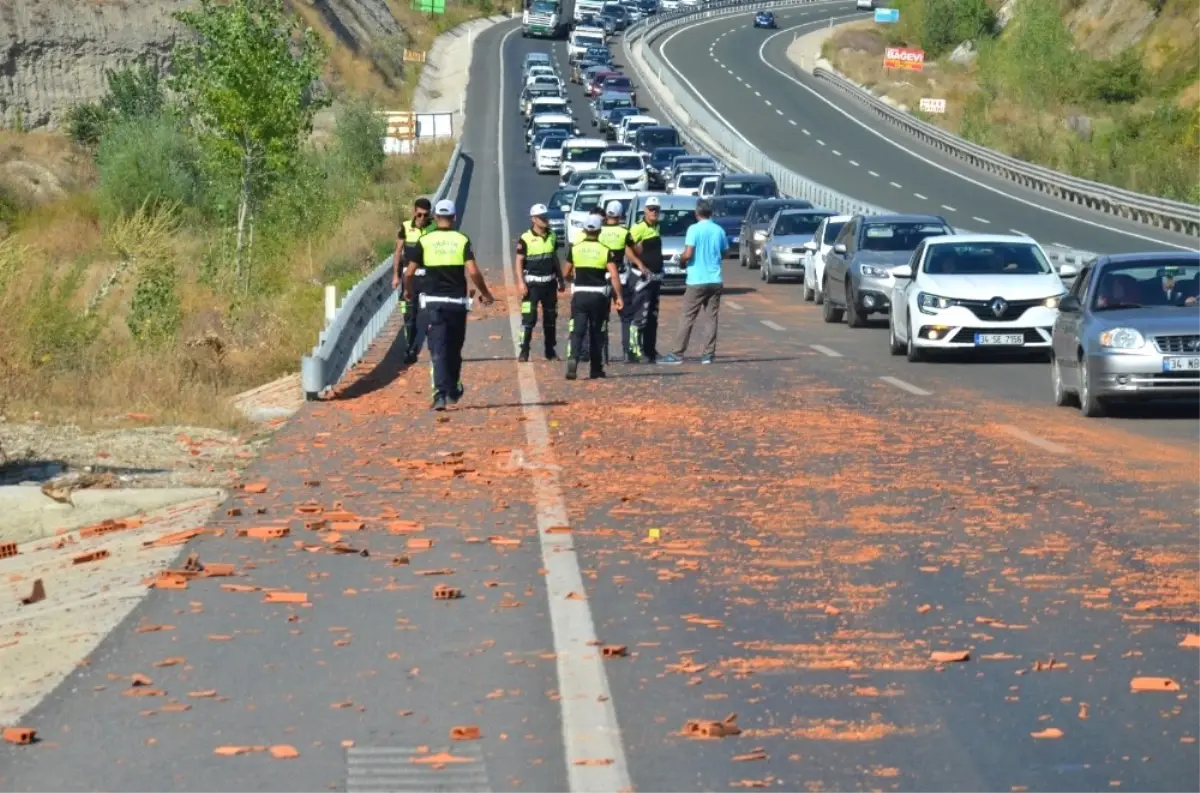 Yol Verme Tartışması Kanlı Bitti: 3 Yaralı