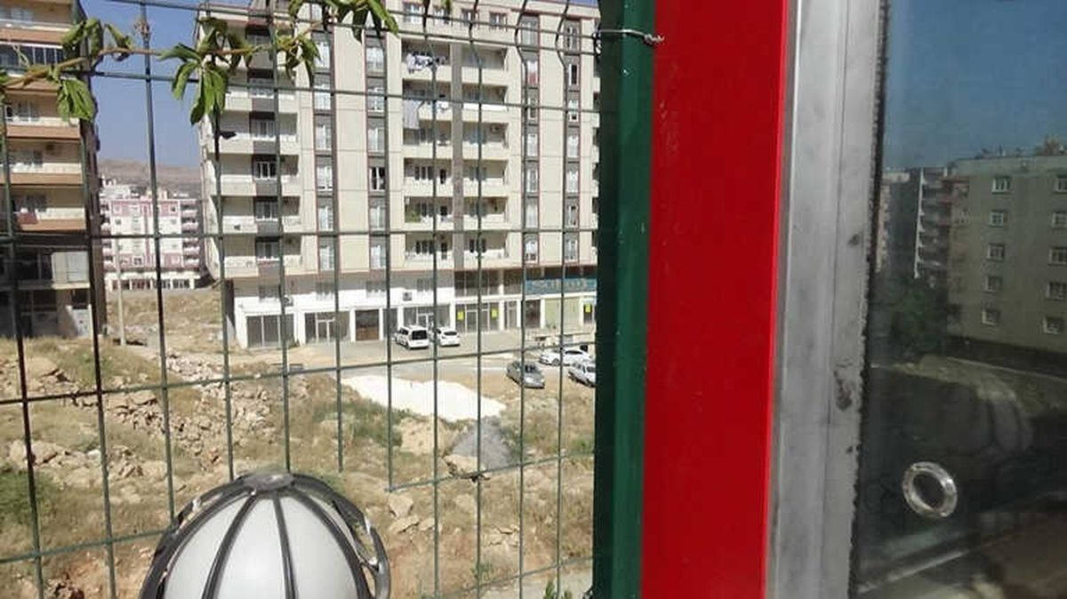 Aynı İş Yerine 2. Kez Giren Hırsızlar Para Bulamayınca Çay ve Şeker Çaldılar