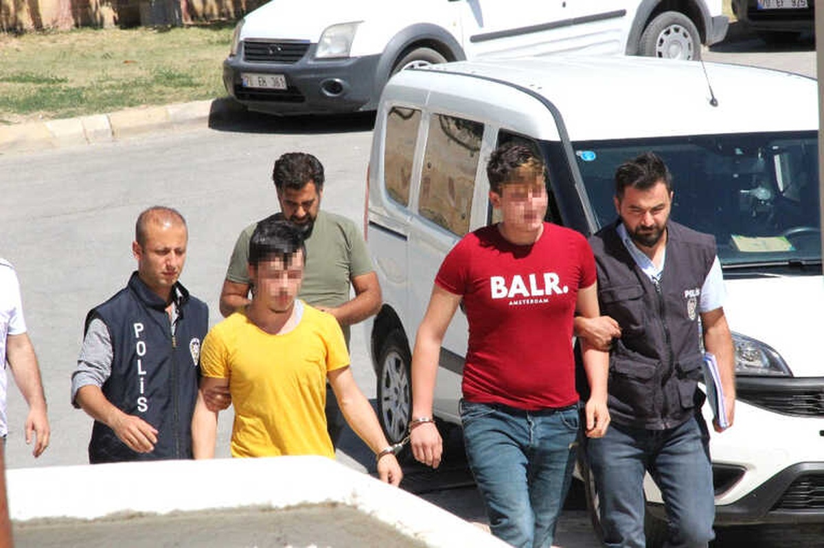 Parkta Oturanlara Ateş Açan Manyaklar Tutuklandı